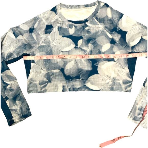 NWOT Tail Activewear Teal White Sasha Long Sleeve Crop Top Rash Guard SPF 50 SM - Picture 4 of 5